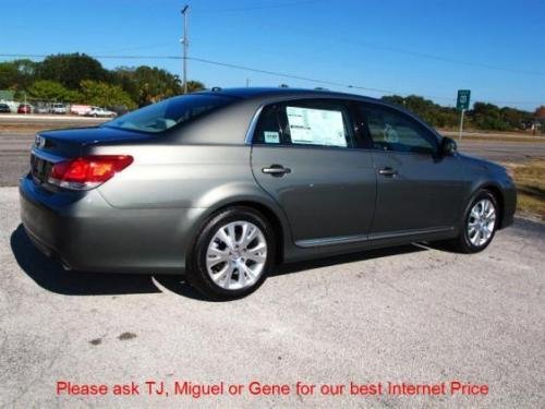 Photo of a 2011-2012 Toyota Avalon in Cypress Pearl (paint color code 6T7)