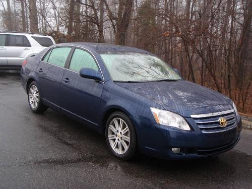 Photo of a 2005-2008 Toyota Avalon in Indigo Ink Pearl (paint color code 8P4)