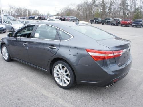 Photo of a 2013-2018 Toyota Avalon in Magnetic Gray Metallic (paint color code 1G3)