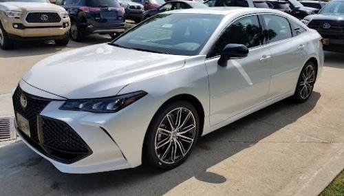 Photo of a 2019-2022 Toyota Avalon in Wind Chill Pearl (paint color code 2PS