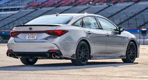 Photo of a 2019-2022 Toyota Avalon in Celestial Silver Metallic (paint color code 1J9)