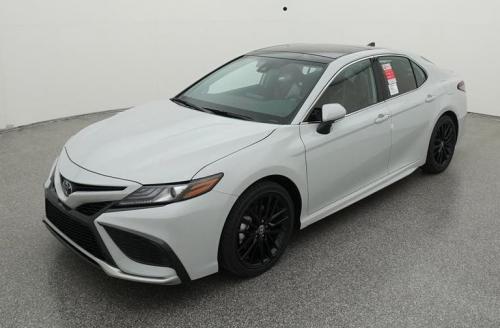 Photo of a 2021-2022 Toyota Avalon in Ice Edge (paint color code 2UZ)