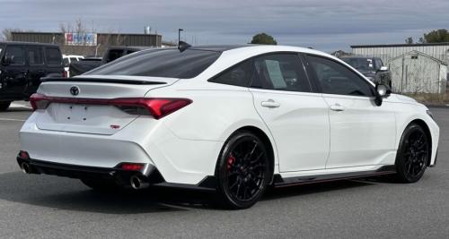 Photo of a 2021 Toyota Avalon in Midnight Black Metallic on Wind Chill Pearl (paint color code 2PS)