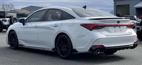 Photo of a 2021 Toyota Avalon in Midnight Black Metallic on Wind Chill Pearl (paint color code 2PS)