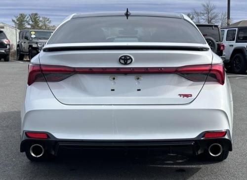 Photo of a 2021 Toyota Avalon in Midnight Black Metallic on Wind Chill Pearl (paint color code 2PS)