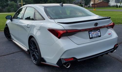 Photo of a 2021 Toyota Avalon in Midnight Black Metallic on Ice Edge (paint color code 2UZ)