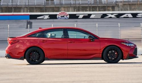 Photo of a 2020 Toyota Avalon in Supersonic Red (paint color code 3U5)