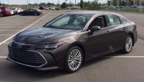 Photo of a 2019-2020 Toyota Avalon in Brownstone (paint color code 4X7)