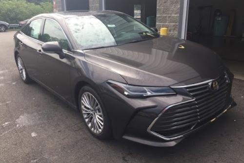 Photo of a 2019-2020 Toyota Avalon in Brownstone (paint color code 4X7)