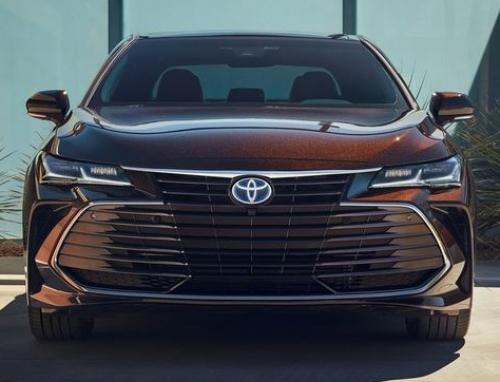 Photo of a 2019-2022 Toyota Avalon in Opulent Amber (paint color code 4X9)