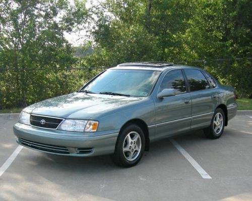 Photo of a 1995-1999 Toyota Avalon in Silver Spruce Metallic (paint color code 6M3)