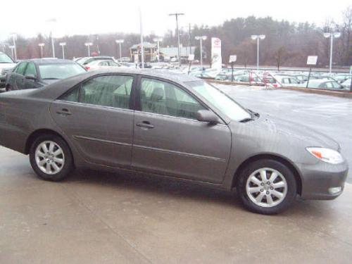 Photo of a 2002 Toyota Camry in Phantom Gray Pearl (paint color code 1E3)