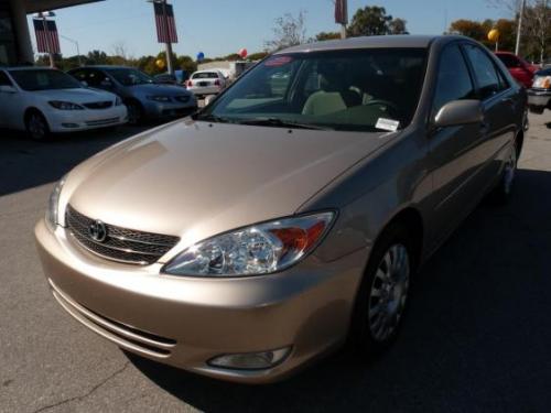 Photo of a 2006 Toyota Camry in Desert Sand Mica (paint color code 4Q2)