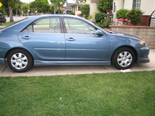 Photo of a 2002-2004 Toyota Camry in Catalina Blue Pearl (paint color code 8Q2)