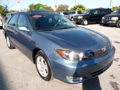 Photo of a 2002-2004 Toyota Camry in Catalina Blue Pearl (paint color code 8Q2)