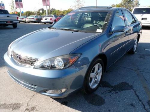 Photo of a 2002-2004 Toyota Camry in Catalina Blue Pearl (paint color code 8Q2)