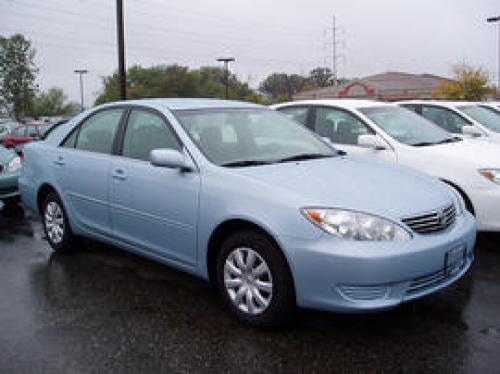 Photo of a 2005 Toyota Camry in Sky Blue Pearl (paint color code 8S4)