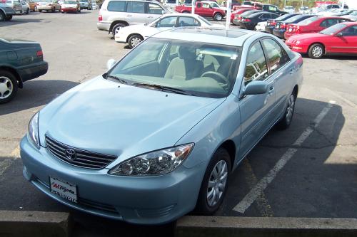 Photo of a 2005 Toyota Camry in Sky Blue Pearl (paint color code 8S4)