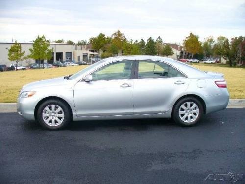 Photo of a 2007 Toyota Camry in Titanium Metallic (paint color code 1D4)