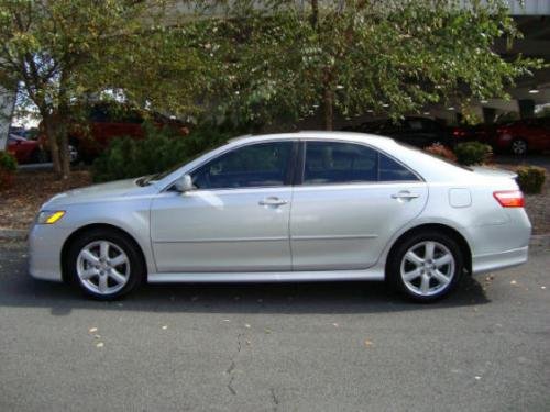 Photo of a 2007 Toyota Camry in Titanium Metallic (paint color code 1D4)