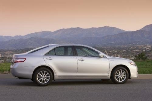 Photo of a 2008-2011 Toyota Camry in Classic Silver Metallic (paint color code 1F7)