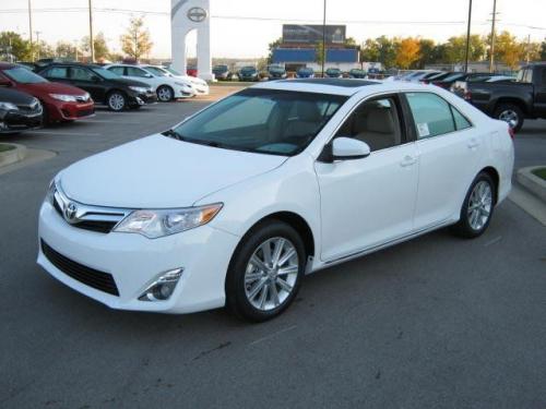 Photo Image Gallery & Touchup Paint: Toyota Camry in Super White (040)