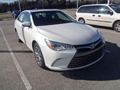 Photo Image Gallery & Touchup Paint: Toyota Camry in Blizzard Pearl (070)