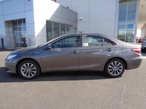 Photo of a 2015-2017 Toyota Camry in Predawn Gray Mica (paint color code 1H1)