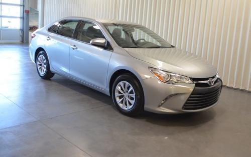 Photo of a 2017 Toyota Camry in Celestial Silver Metallic (paint color code 1J9)