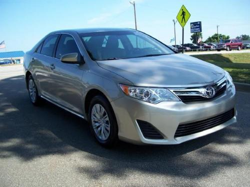 Photo Image Gallery & Touchup Paint: Toyota Camry in Champagne Mica (5B2)