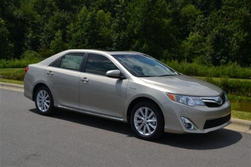 Photo Image Gallery & Touchup Paint: Toyota Camry in Champagne Mica (5B2)