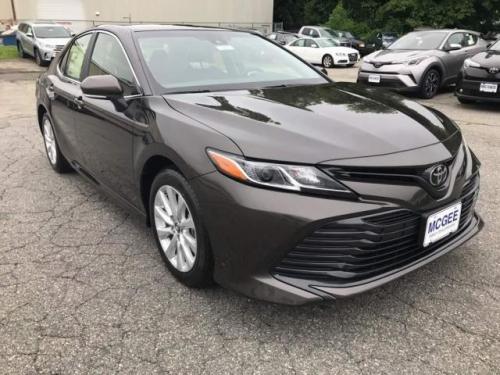 Photo of a 2018-2020 Toyota Camry in Brownstone (paint color code 4X7)