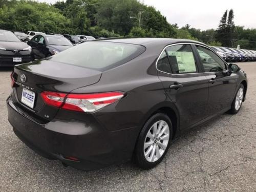 Photo of a 2018-2020 Toyota Camry in Brownstone (paint color code 4X7)