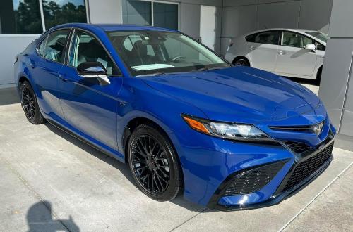 Photo of a 2023-2024 Toyota Camry in Reservoir Blue (paint color code 8Q4)