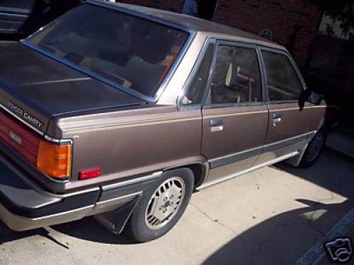 Photo of a 1986 Toyota Camry in Dark Brown Metallic on Beige Metallic (paint color code 2Z1)