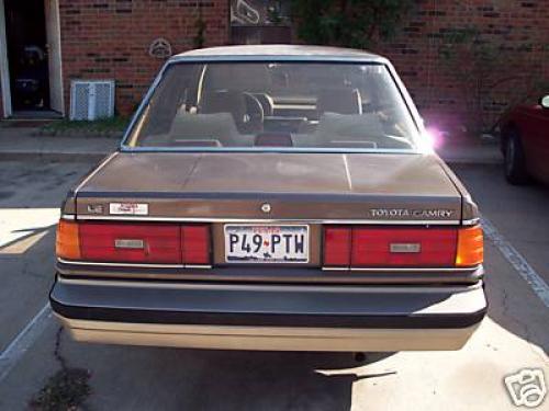 Photo of a 1986 Toyota Camry in Dark Brown Metallic on Beige Metallic (paint color code 2Z1)