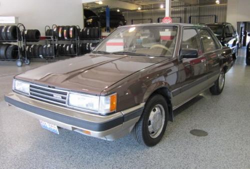 Photo of a 1986 Toyota Camry in Dark Brown Metallic on Beige Metallic (paint color code 2Z1)