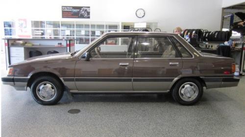 Photo of a 1986 Toyota Camry in Dark Brown Metallic on Beige Metallic (paint color code 2Z1)