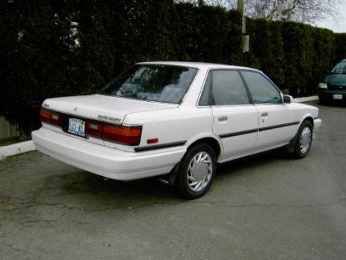 Photo of a 1987 Toyota Camry in Super White (paint color code 040)