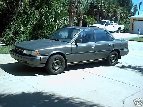 Photo of a 1987-1990 Toyota Camry in Gray Metallic (paint color code 167