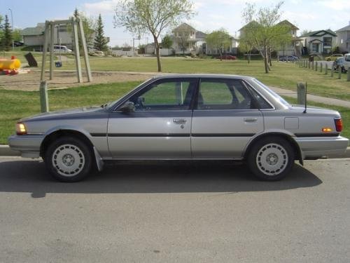 Photo of a 1989 Toyota Camry in Gray Metallic on Silver Metallic (paint color code 29H