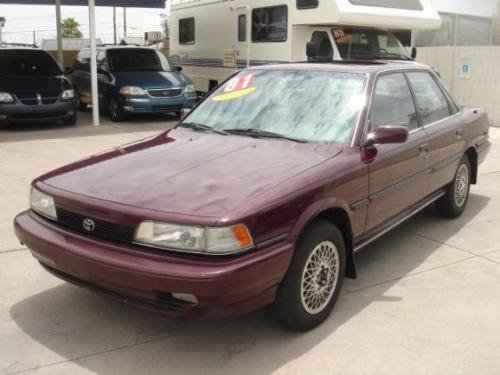 Photo of a 1990-1991 Toyota Camry in Dark Red Pearl (paint color code 3J5