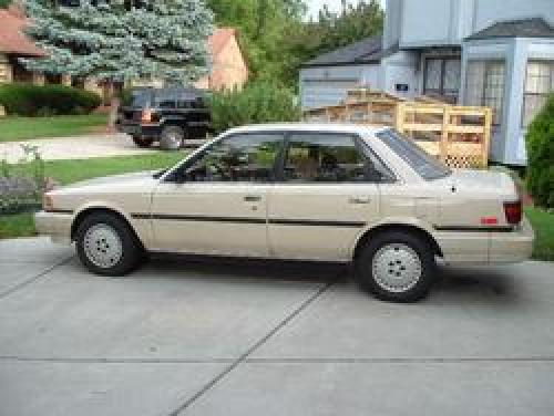 Photo of a 1987 Toyota Camry in Beige Metallic (paint color code 4H3)