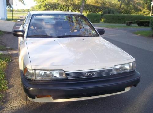 Photo of a 1987 Toyota Camry in Beige Metallic (paint color code 4H3)