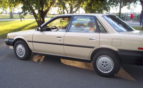 Photo of a 1987 Toyota Camry in Beige Metallic (paint color code 4H3)