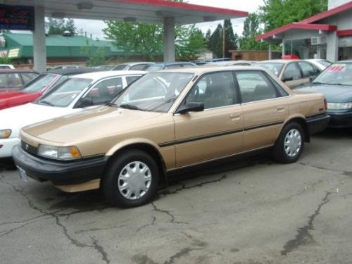 Photo of a 1990 Toyota Camry in Sandalwood Metallic (paint color code 4J8)