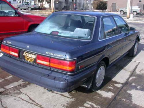 Photo of a 1990-1991 Toyota Camry in Indigo Blue Metallic (paint color code 8G5)