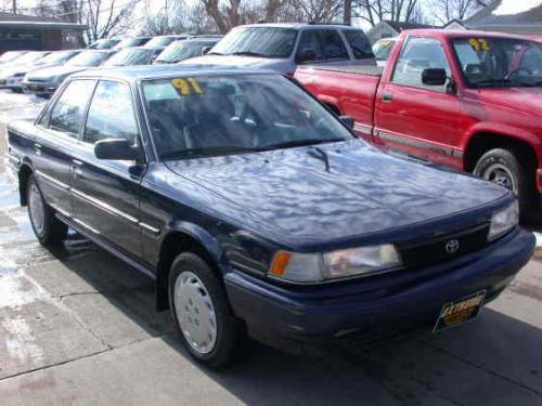 Photo of a 1990-1991 Toyota Camry in Indigo Blue Metallic (paint color code 8G5)