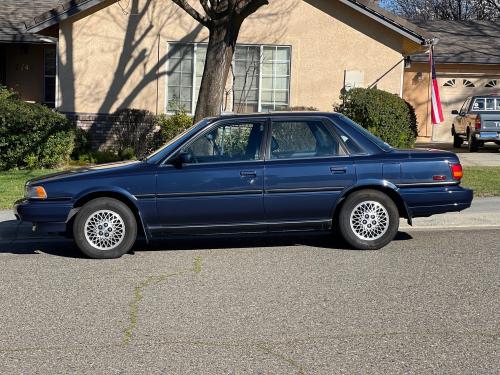 Photo of a 1990-1991 Toyota Camry in Indigo Blue Metallic (paint color code 8G5)