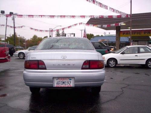 Photo of a 1994-1996 Toyota Camry in Platinum Metallic (paint color code 1A0)